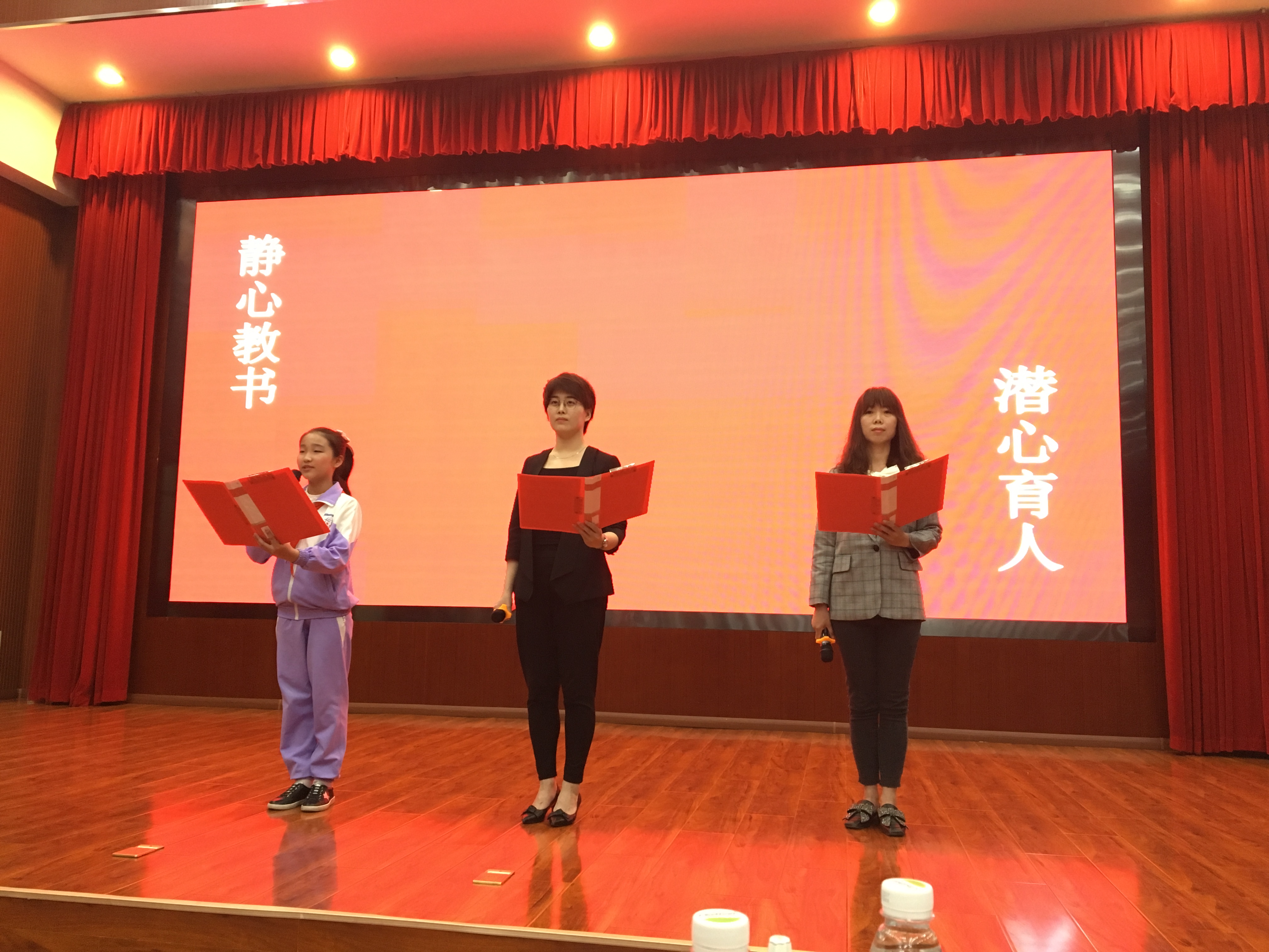 2朗诵者.jpg