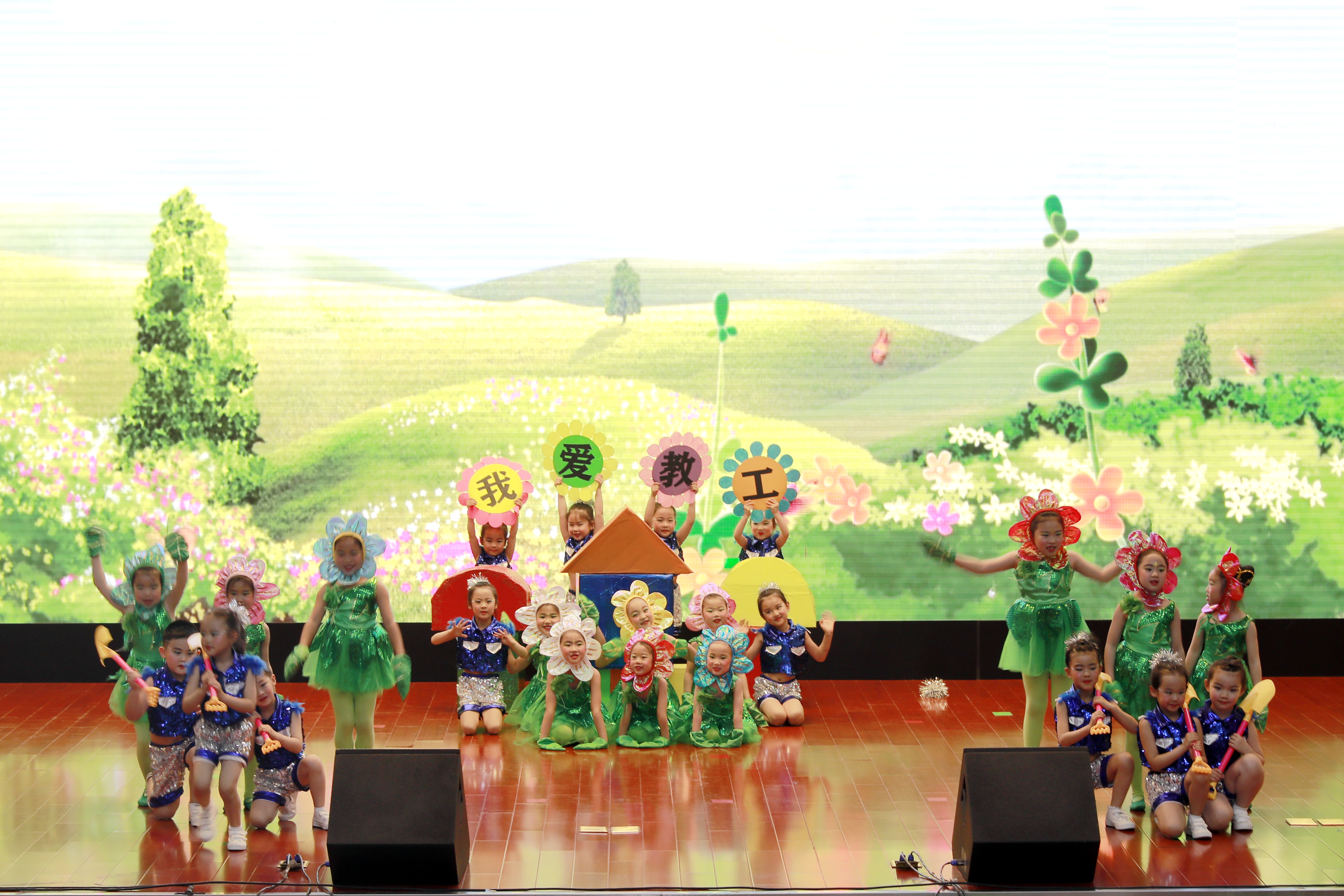 幼儿表演.JPG