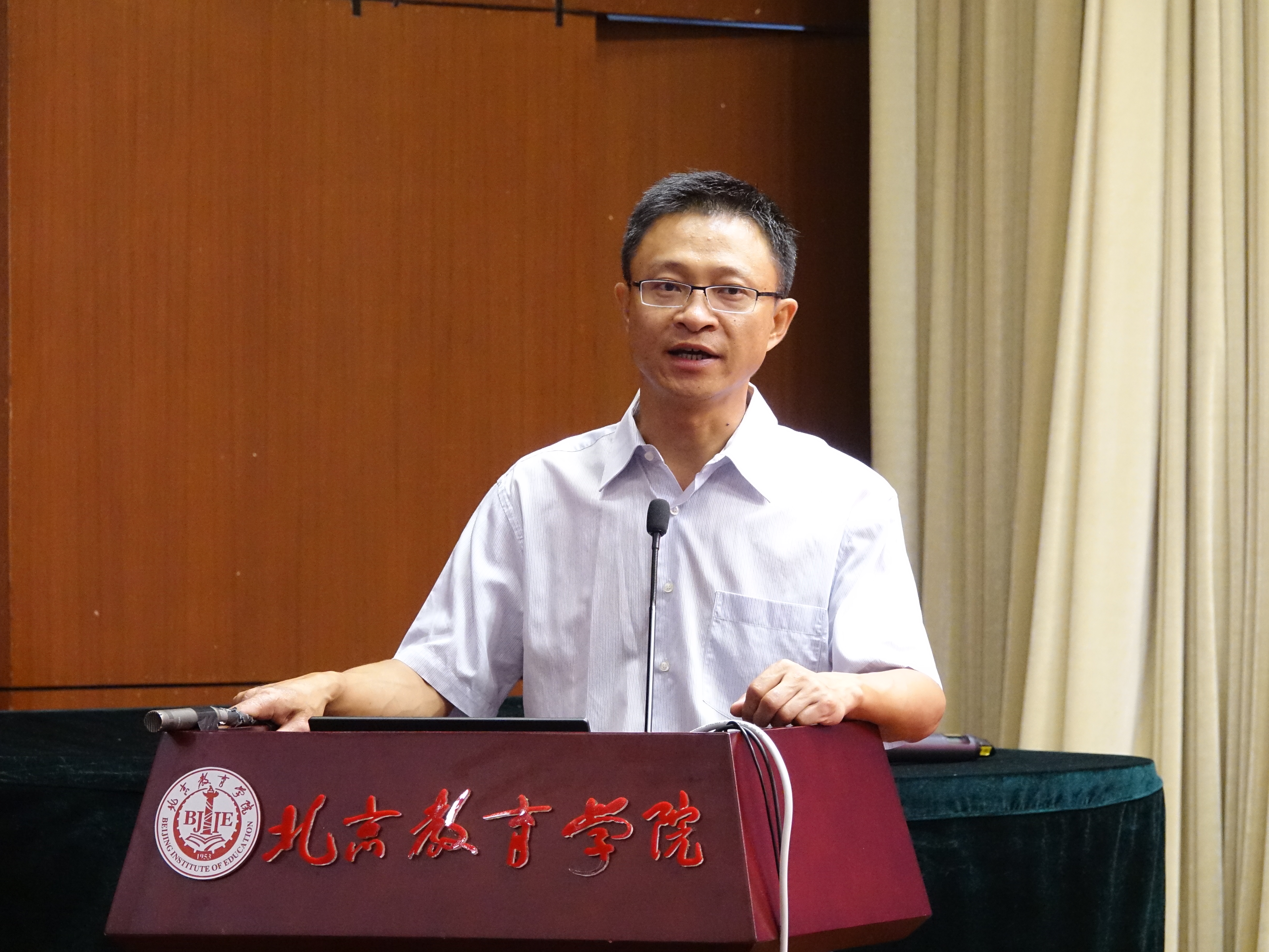 何劲松讲话.JPG