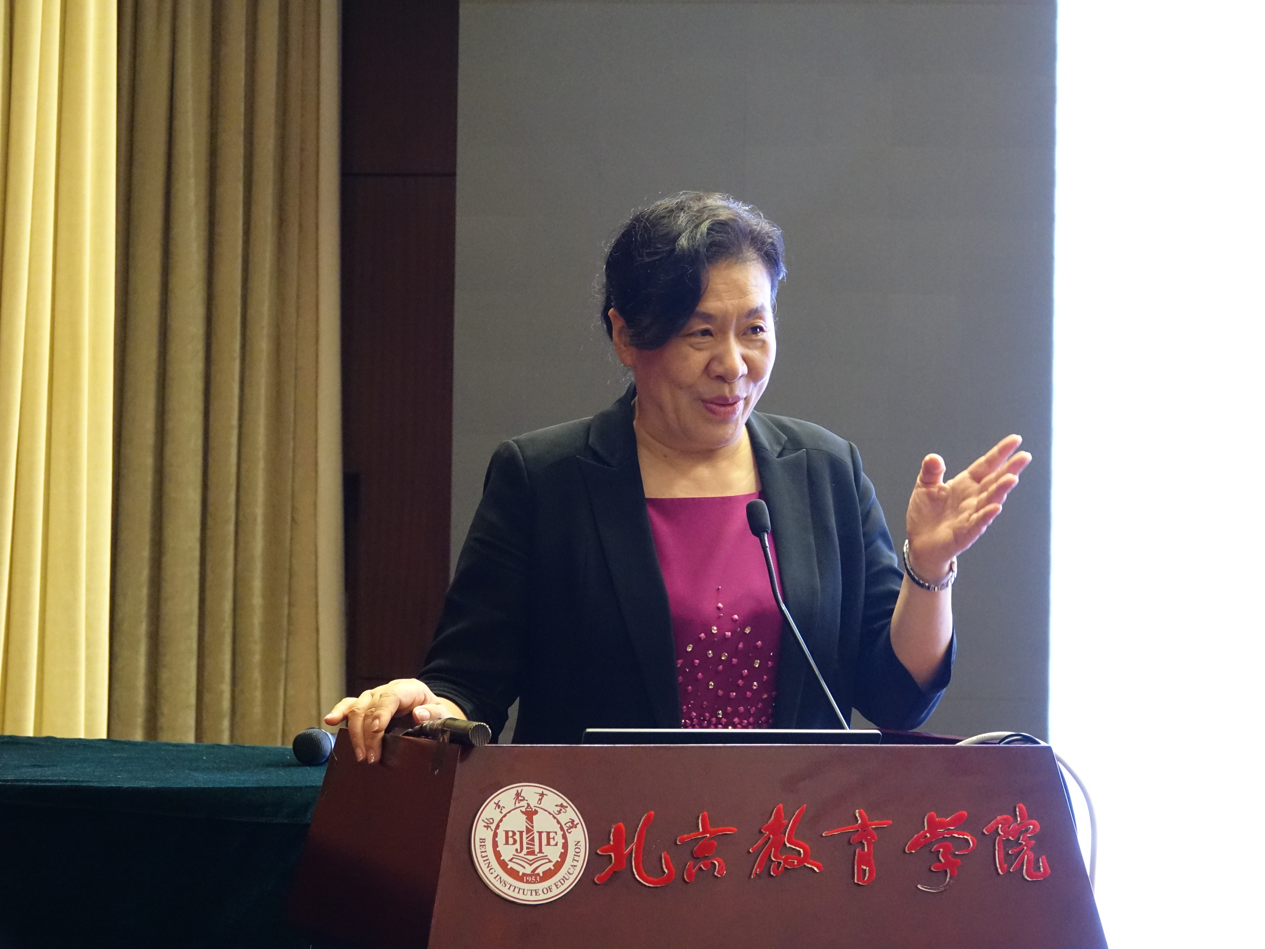 杨秀治讲话.JPG